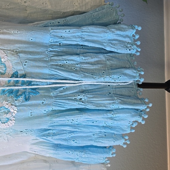POSITANO Eyelit Sequined PomPom White Blue Top Pullover Bell Sleeves Sz S-M - Picture 3 of 12